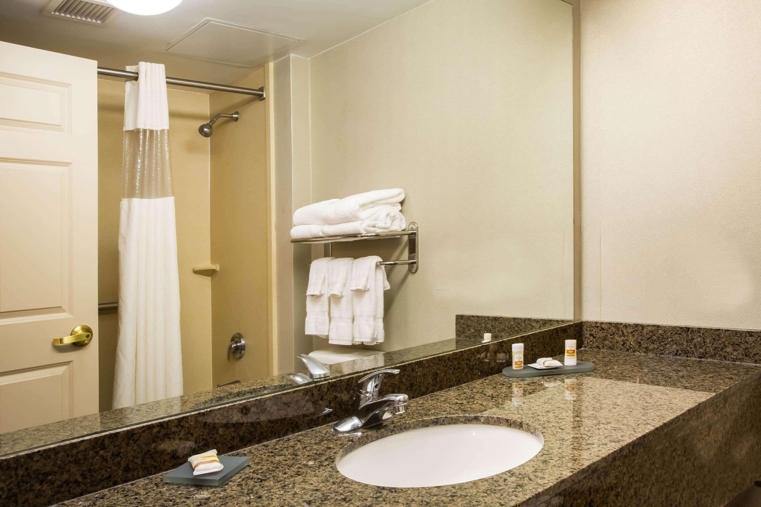 La Quinta By Wyndham Islip - Macarthur Airport Bohemia Esterno foto